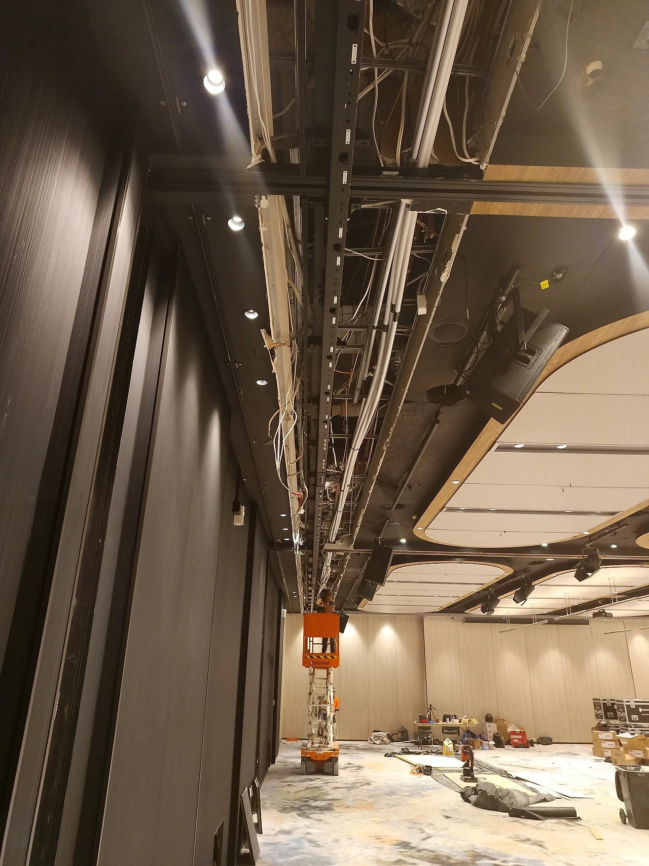 The completed LED panel track integrated into the Golden Ballroom ceiling at the Pan Pacific.